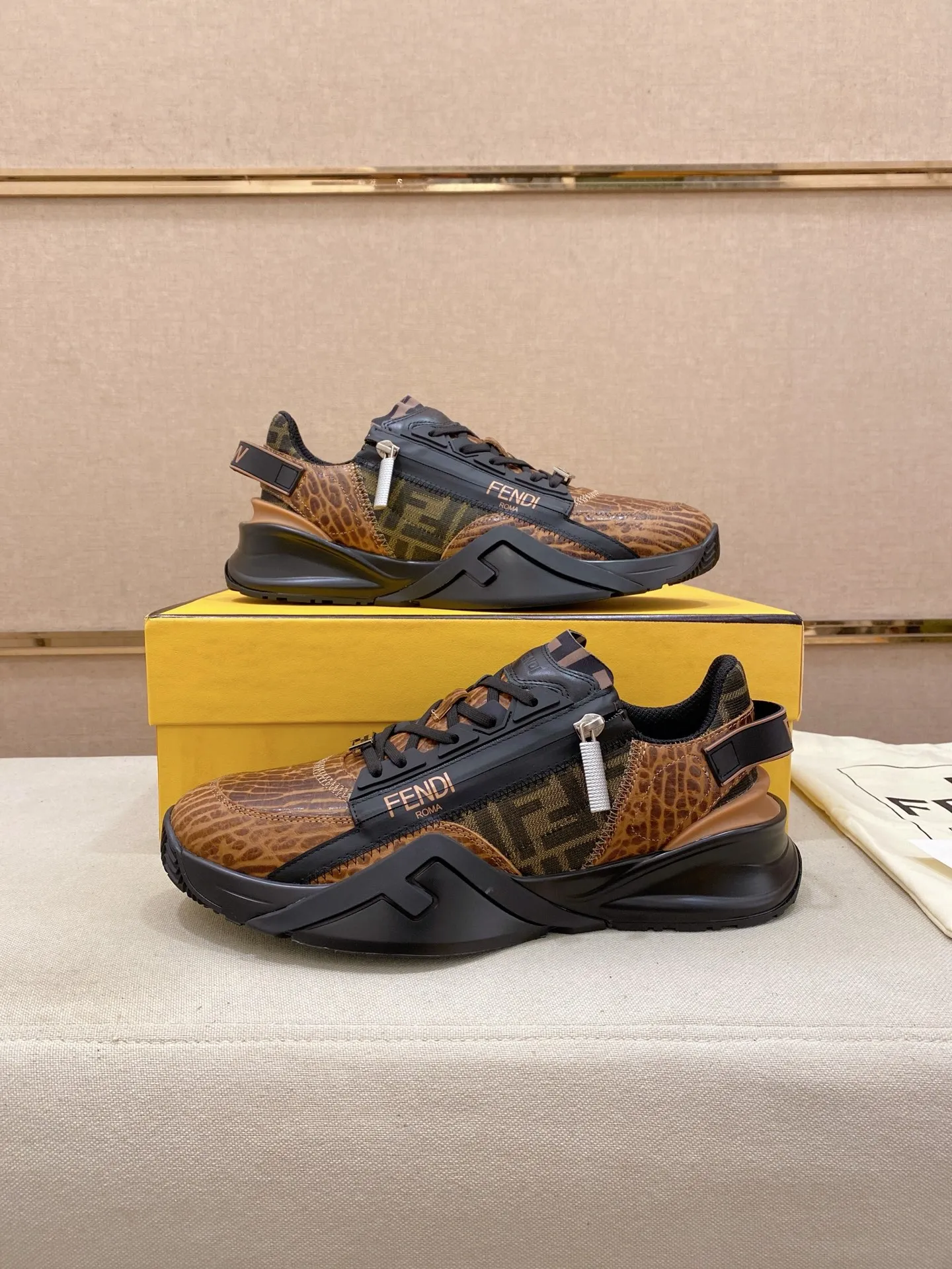 Factory price: 620💰(high version) [Fendi] Fendi’s latest casual shoes for men! Available at counters simultaneously! A one-to-one replica of the original. Made entirely of imported top-grain calfskin, the interior is made of top-grain water-dyed cowhide, and the original factory-supplied rubber outsole. Leading new fashion concepts. Matching code: 38-44 can be customized, 45 is not returnable!